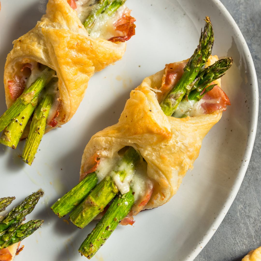 Asparagus Puff Pastry Bundles with Prosciutto and Parmesan