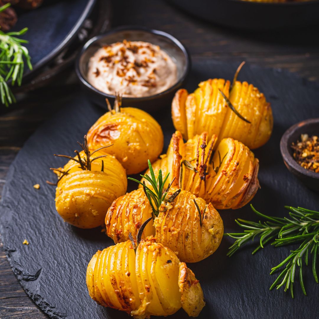 Garlic Rosemary Hasselback Potatoes: The Crispy Potato Side Dish Everyone Loves